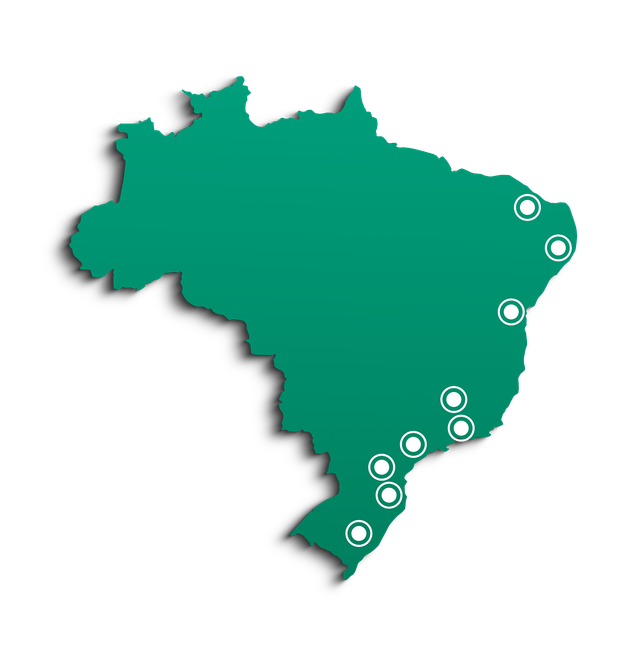 Silhueta verde do mapa do Brasil com marcadores de localização brancos ao longo da costa leste e sul.