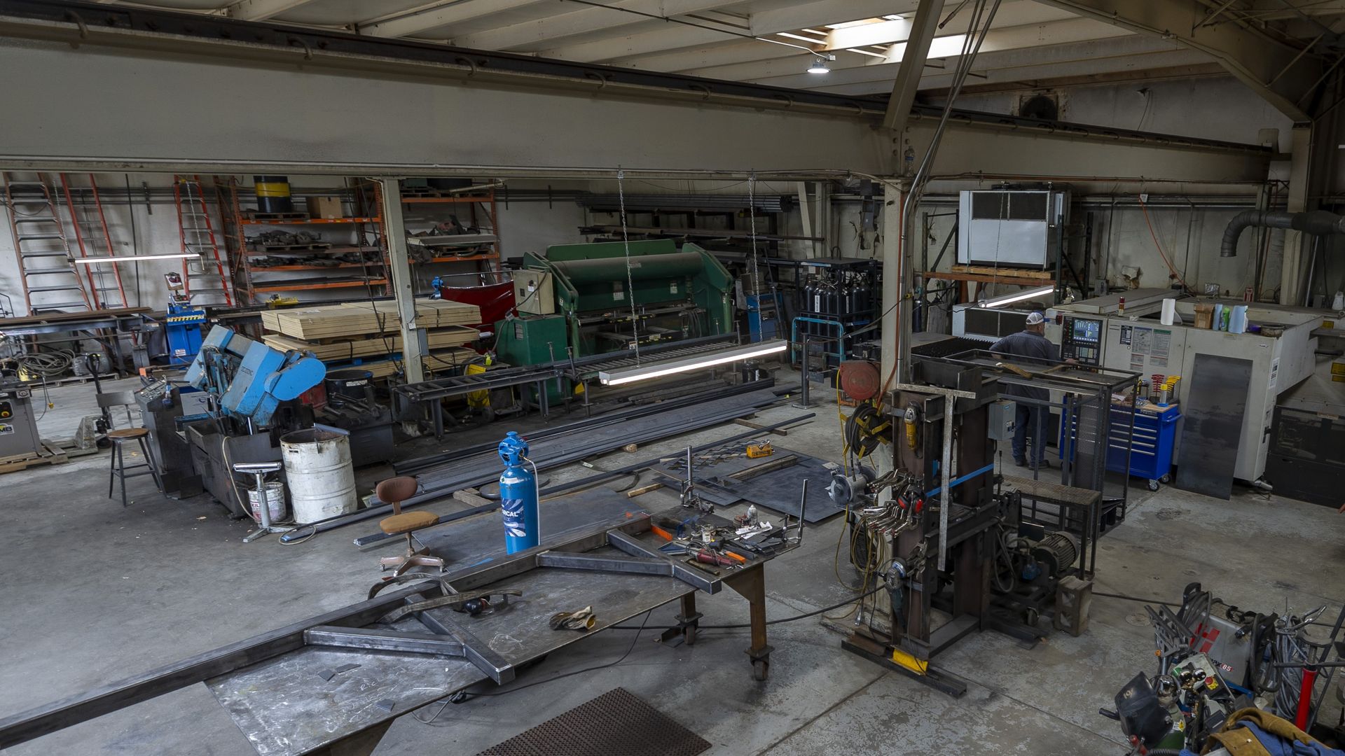 Metal Bending Services in Kansas City | MRW Fabrication