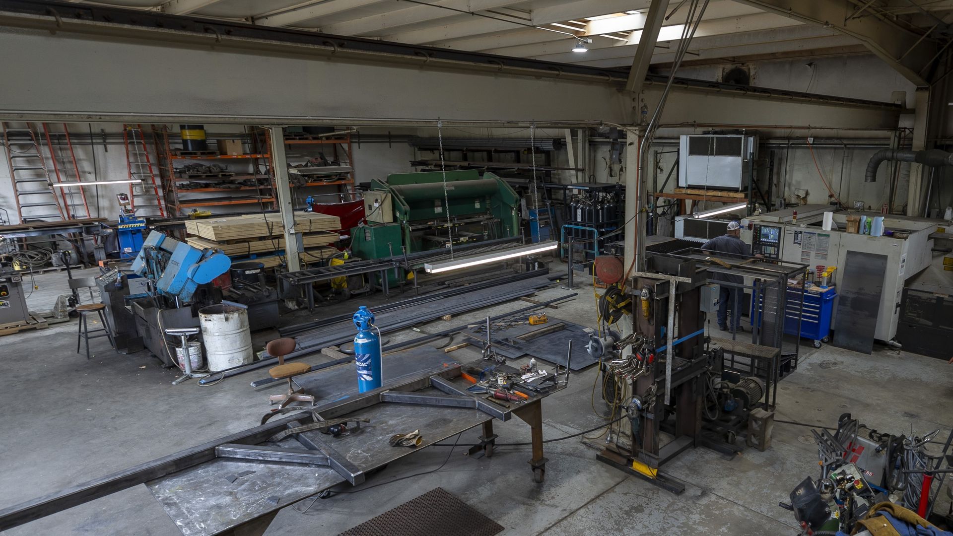 exterior-fabrication-shop