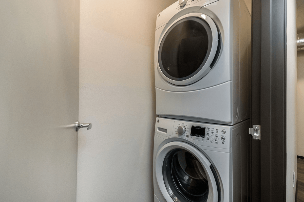 Campus Flats Student Living with Washer and Dryer
