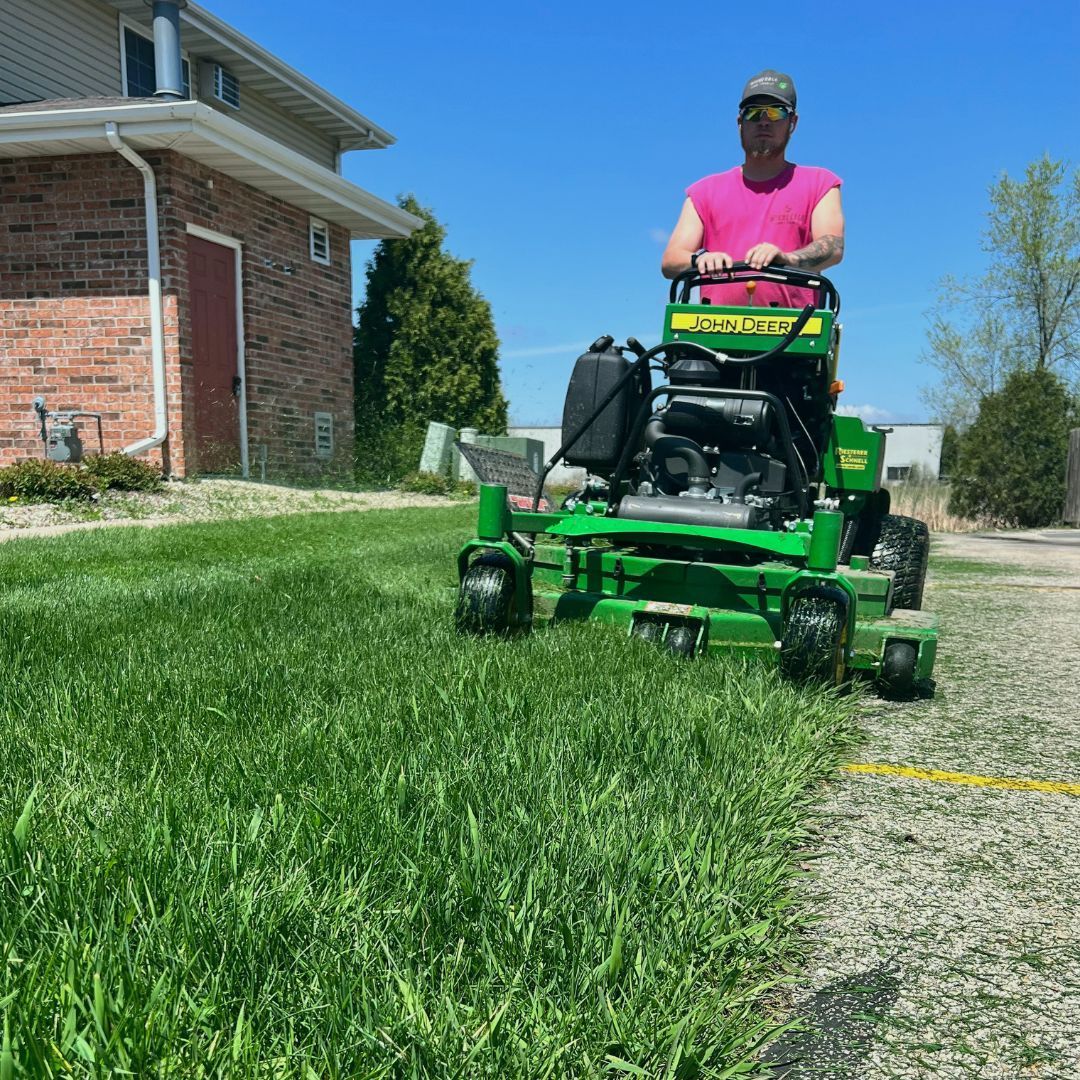 weekly lawn mowing in oshkosh