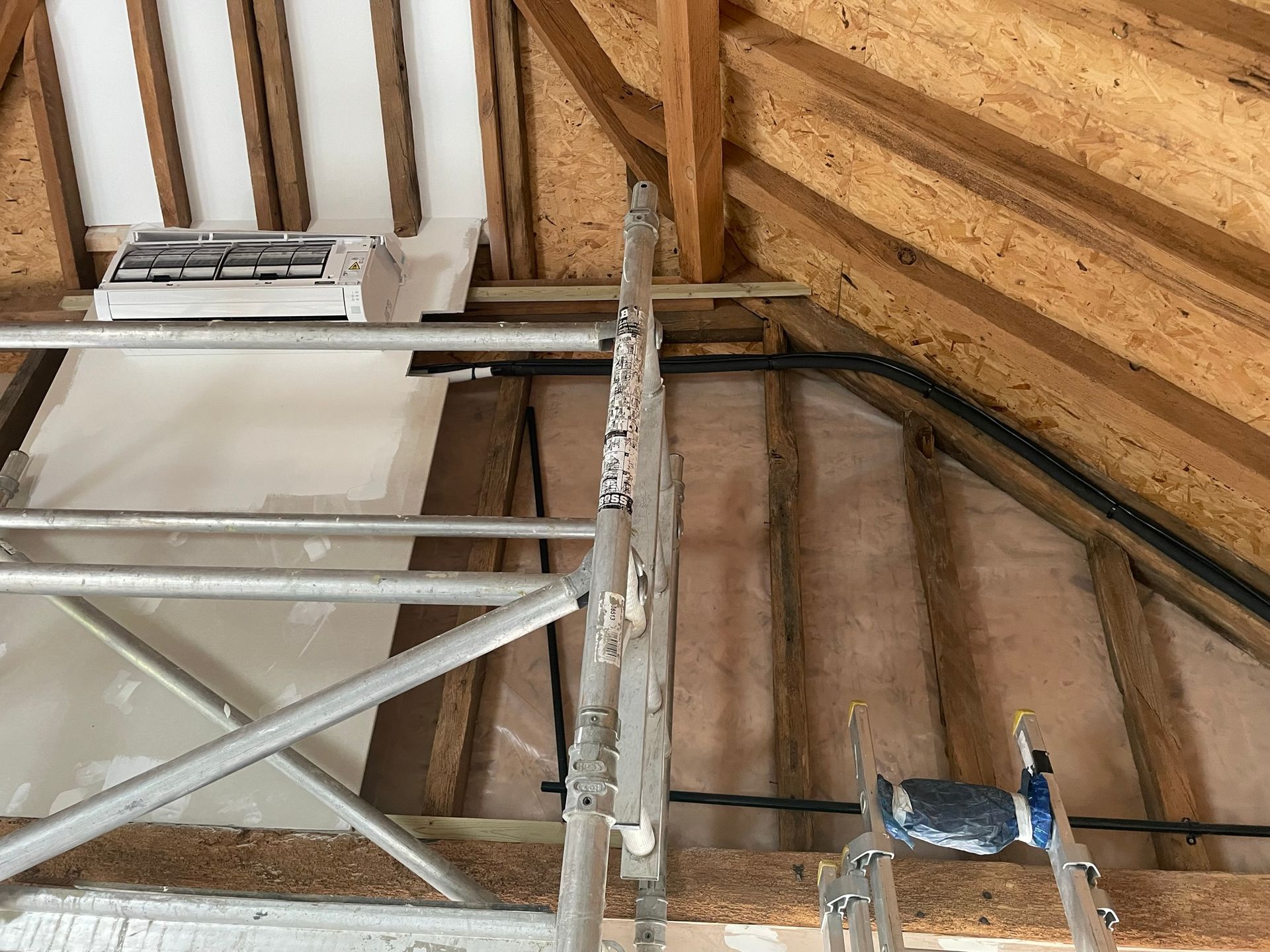 Mitsubishi Electric wall mount installed with pipework running inside the walls