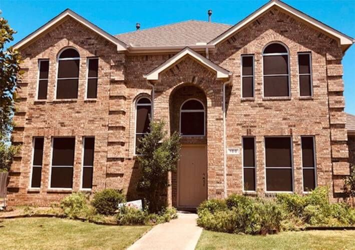 Brick home in Texas with Lone Star Solar Screens.