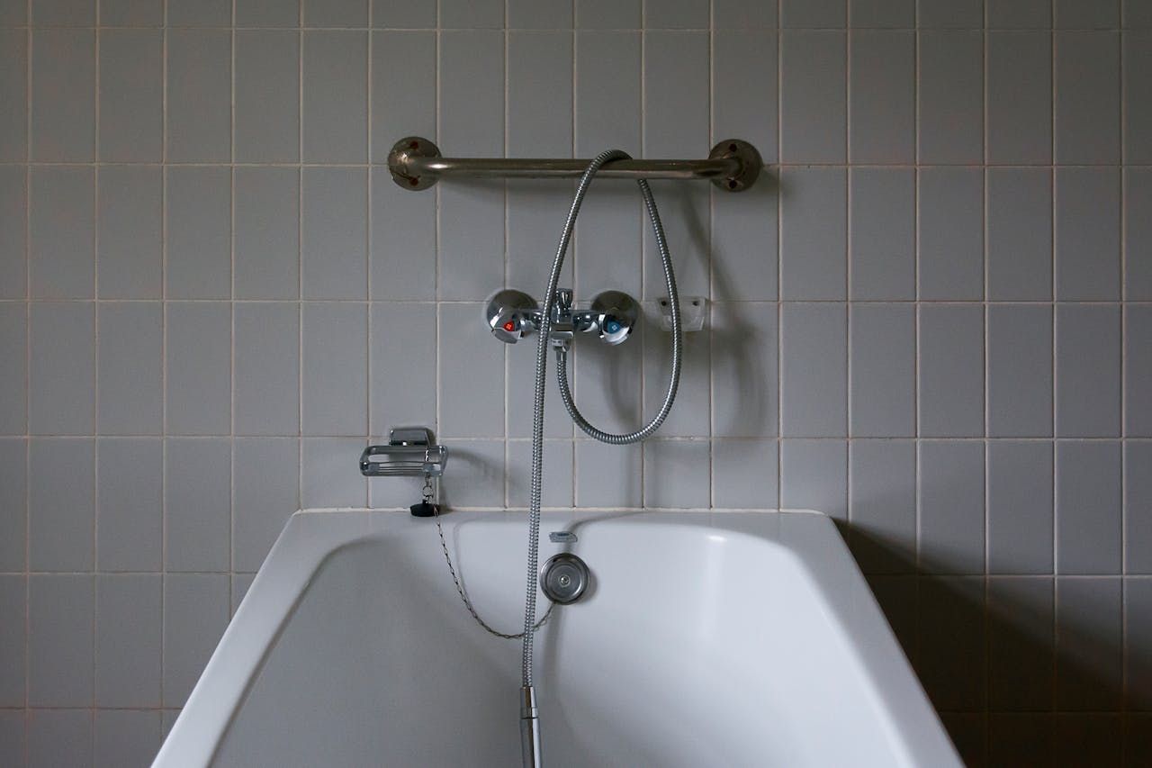 Caulk Lines and Shower Seams cleaner