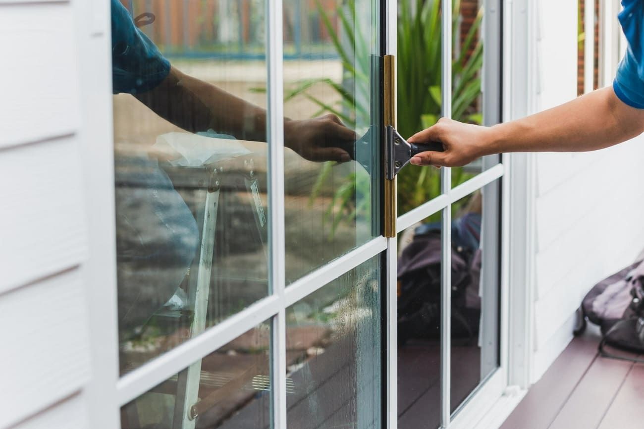 Interior and Exterior Windows cleaner
