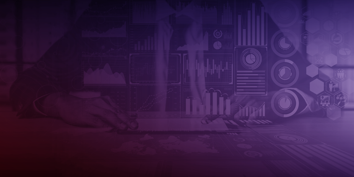 Uma pessoa está digitando em um laptop com um fundo roxo.