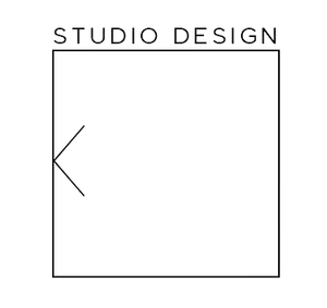 Logo de Studio Design avec un carré noir et un chevron sur fond blanc