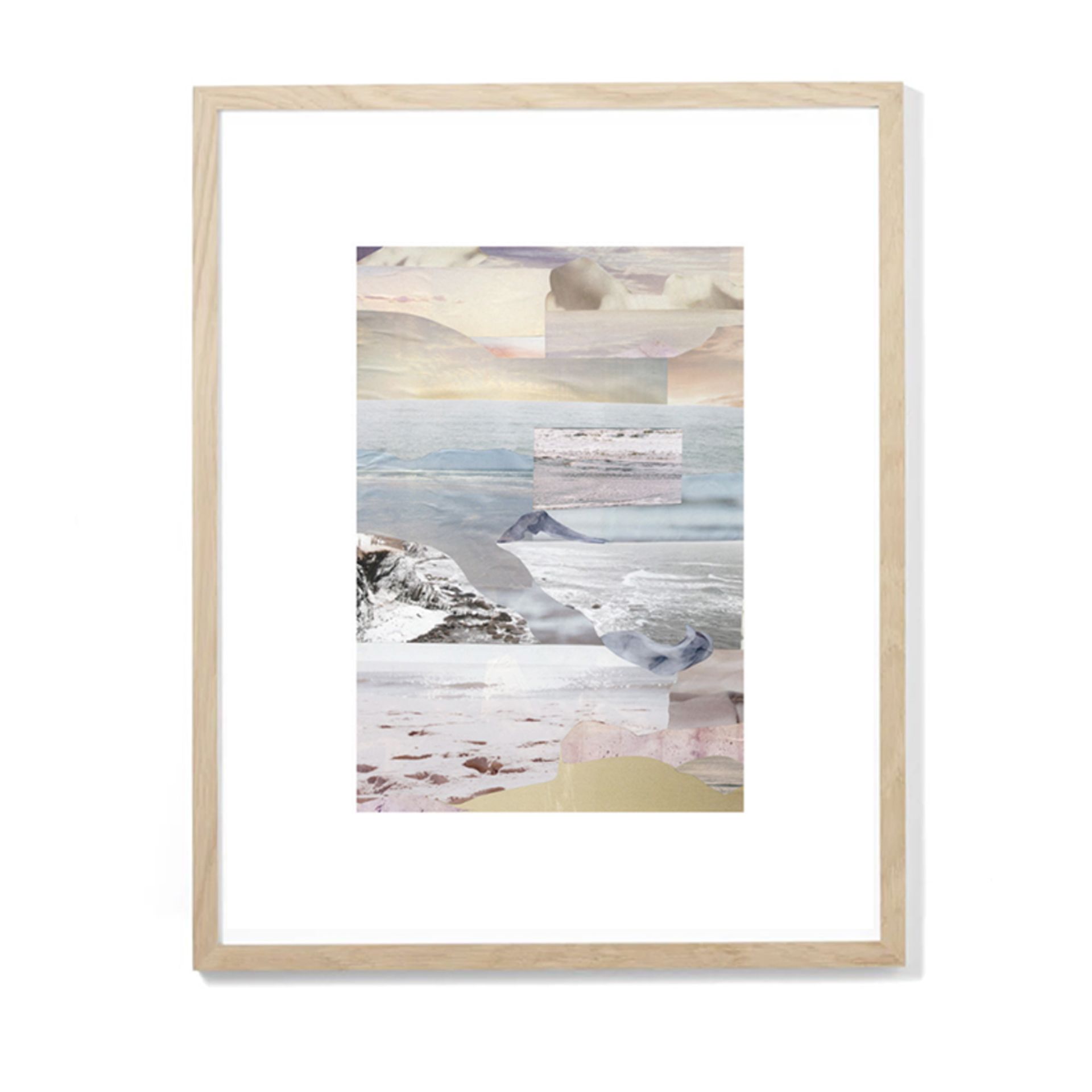 Estampe abstraite de paysage marin, couleurs pastel, encadrée d'une bordure en bois clair.