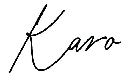 Une signature en noir et blanc du nom karo sur fond blanc.
