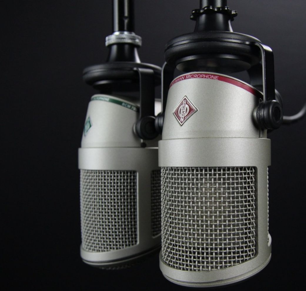 podcast mikrofon grå-intervju