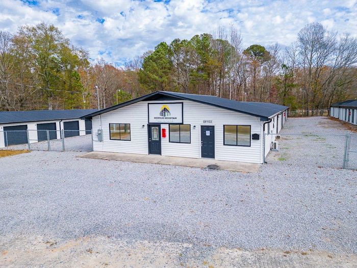 Bindlee Mountain Self Storage facility front entrance