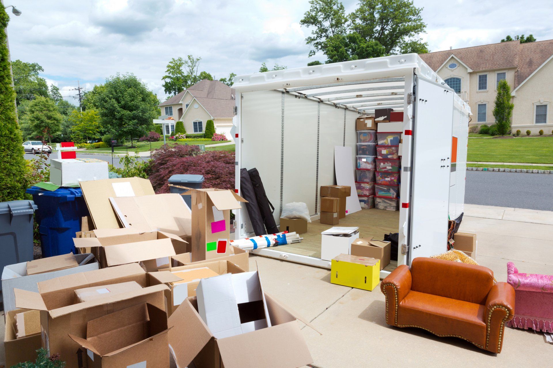Unloading Boxes — Hampton, VA — Branch Moving Systems