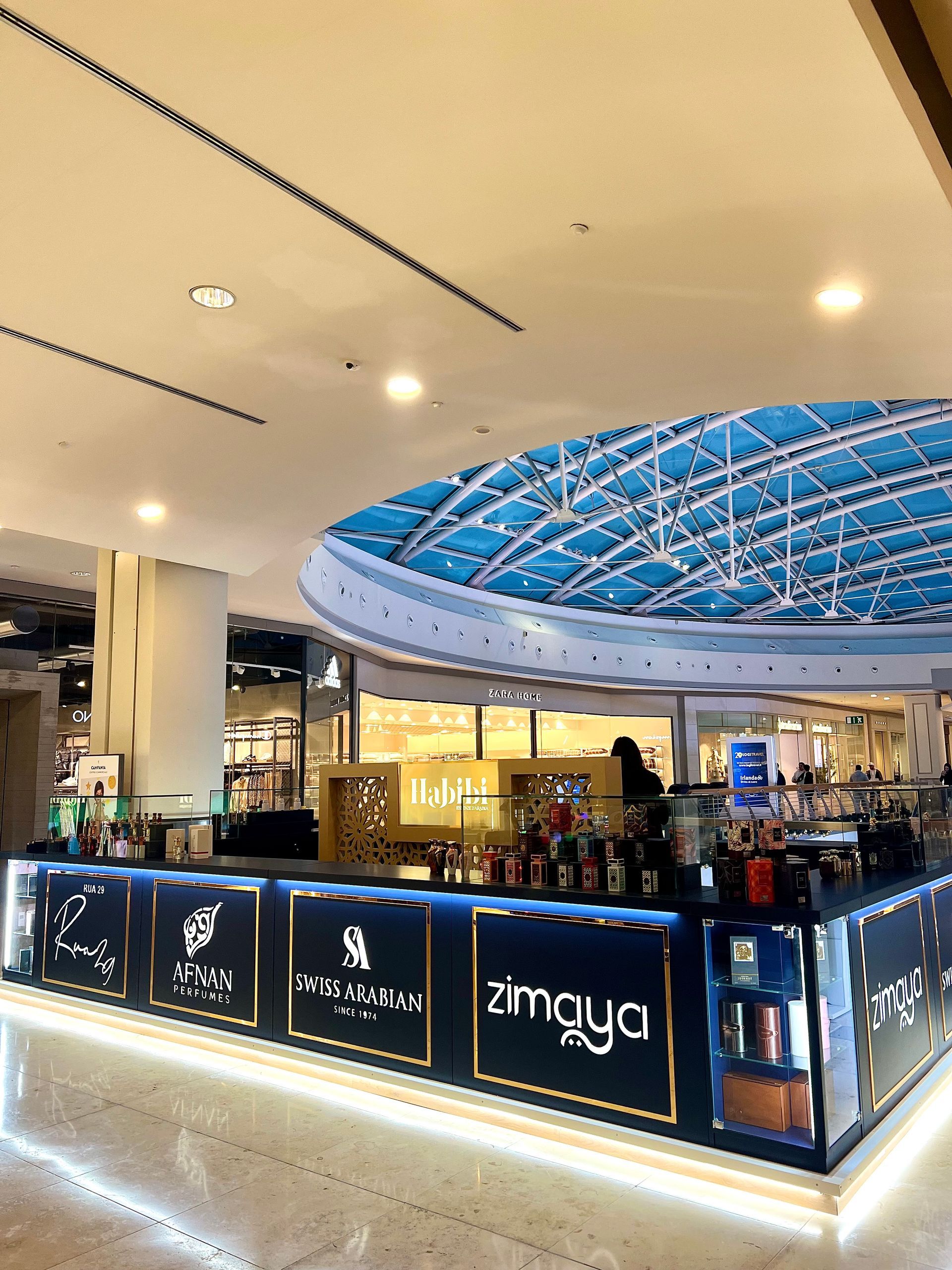 Centro Commerciale Campania, stand Habibi