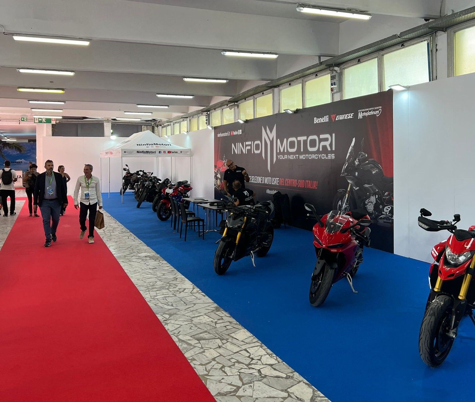 Stand allestiti alla Auto Moto Napoli Expo