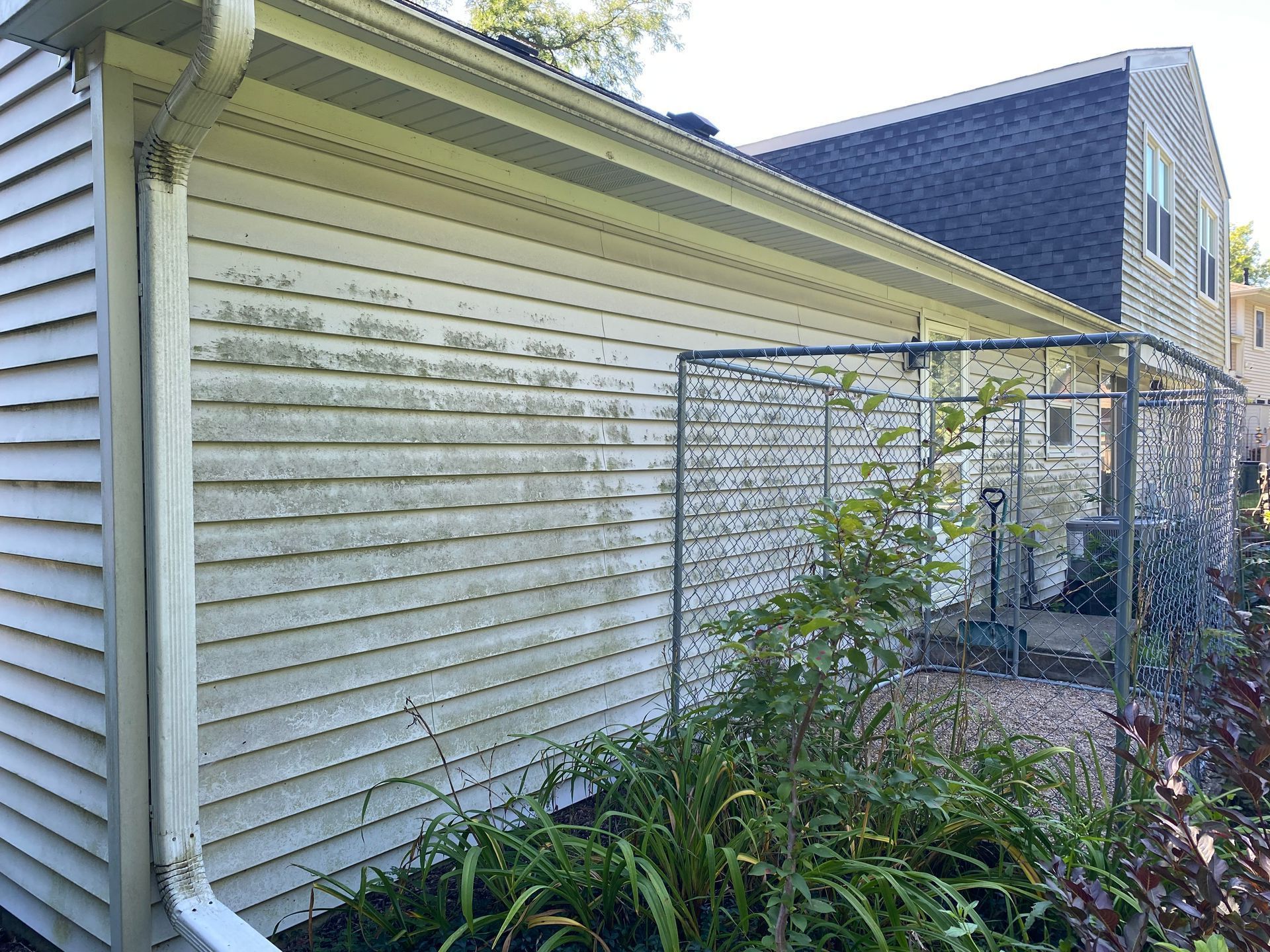 Dirty Siding - Lake Zurich, IL - Peter’s Power Wash Services