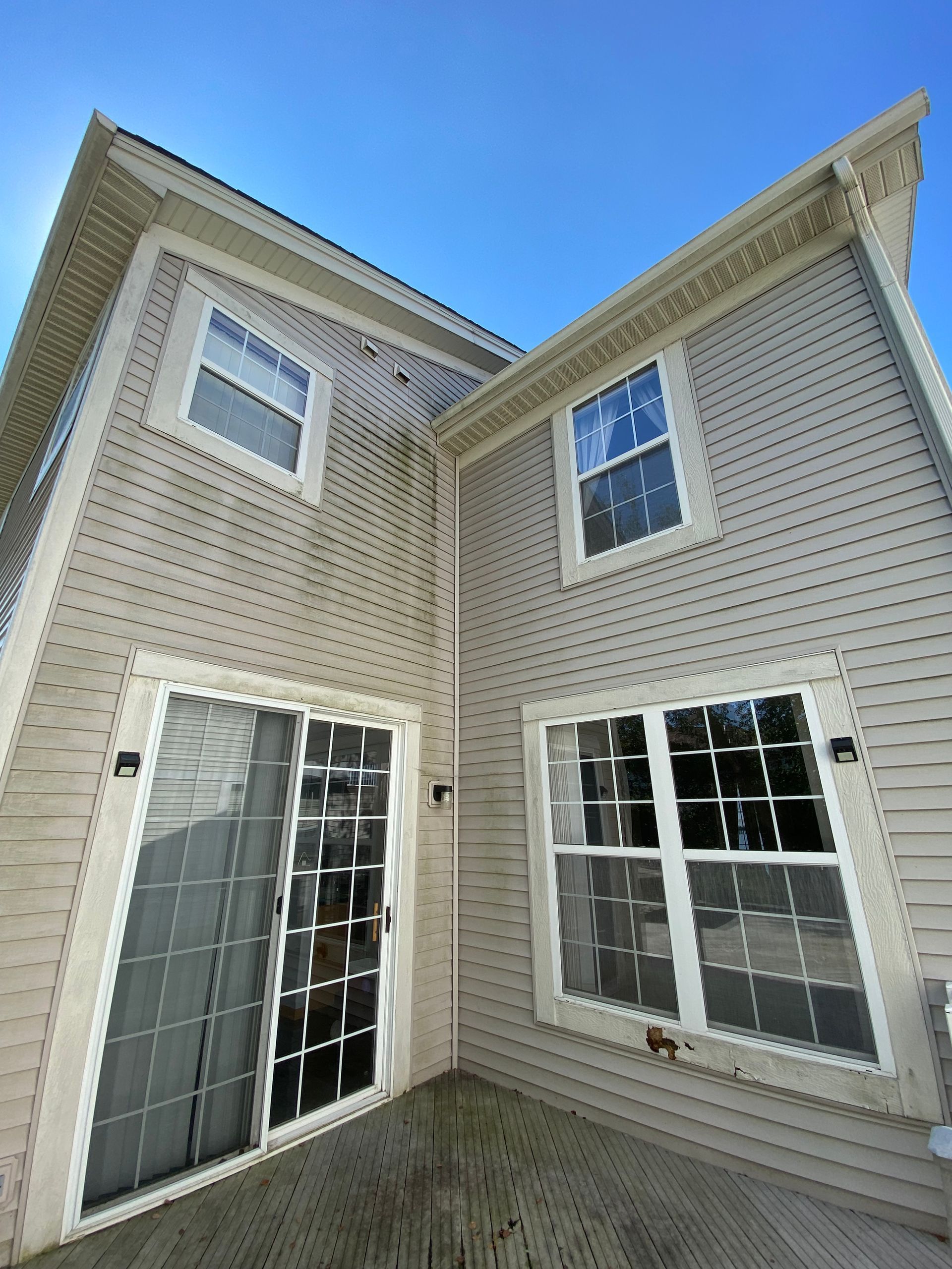 Dirty Brown Siding - Lake Zurich, IL - Peter’s Power Wash Services