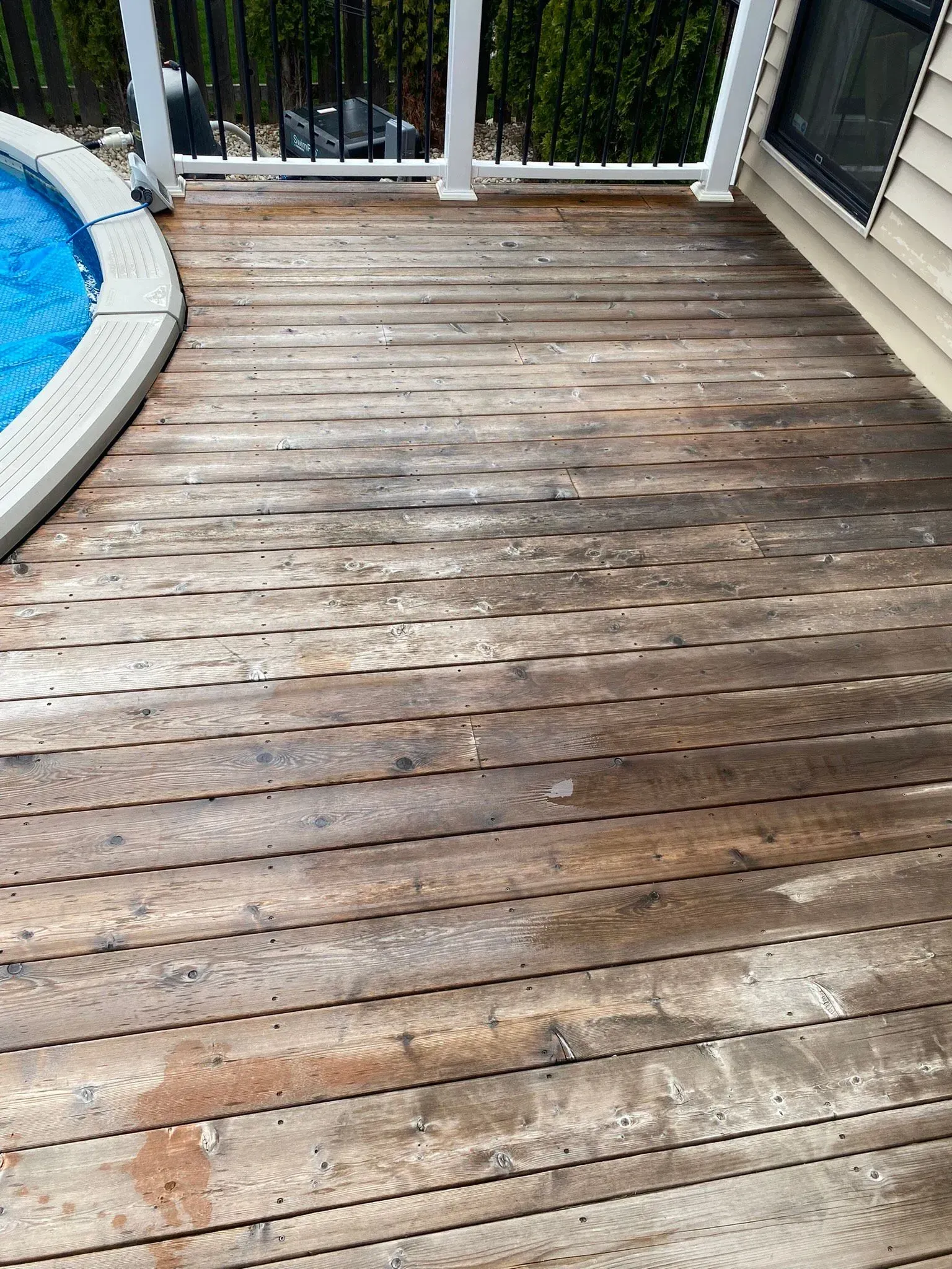 image of dirty brown wood deck flooring in  Palatine, IL.