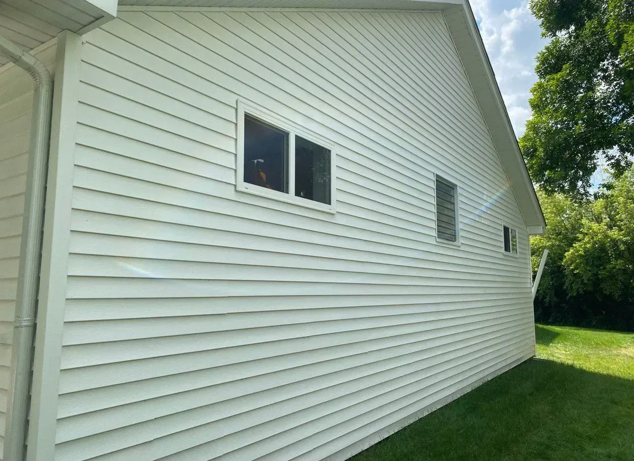 Clean White Siding - Lake Zurich, IL - Peter’s Power Wash Services