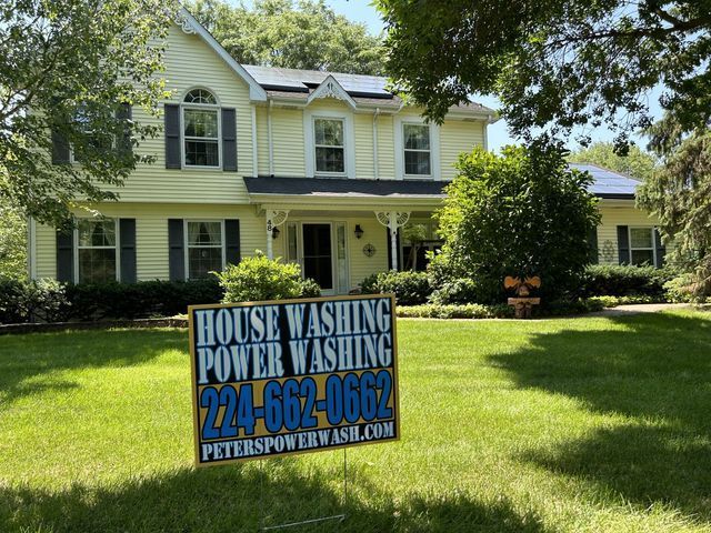Cream Color House - Lake Zurich, IL - Peter’s Power Wash Services