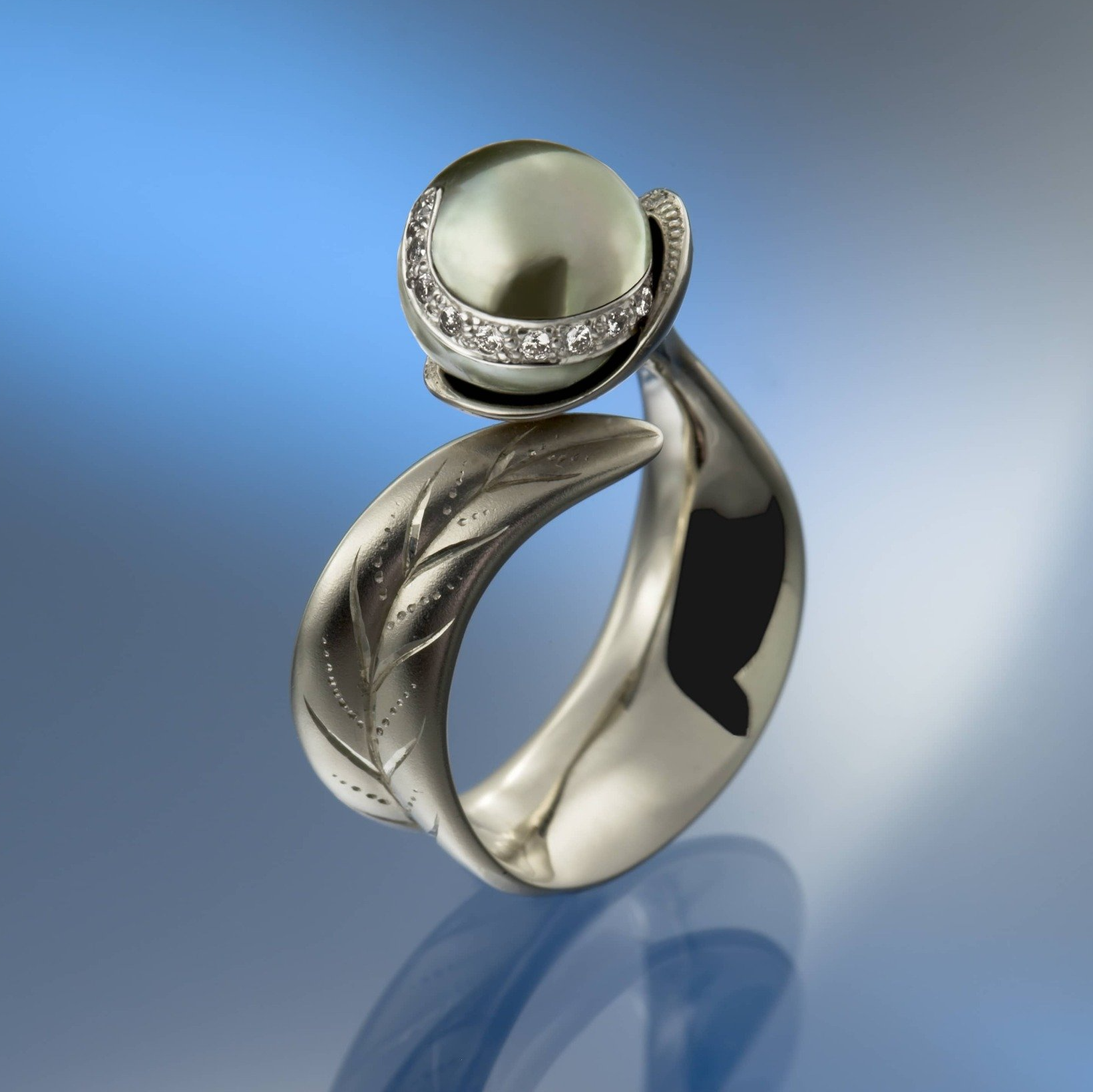 Detailfoto van de handgemaakte ring Message – Aynur Sieraden
