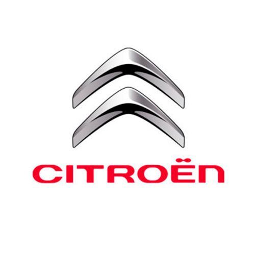Logotipo de Citroën con dos galones plateados sobre texto rojo sobre fondo blanco.