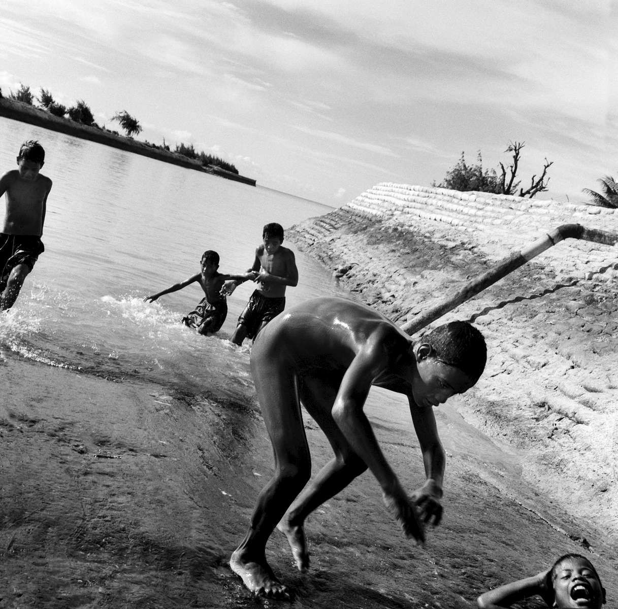  Slip sliding / Tarawa atoll Kiribati / 1/25 / 800 USD 