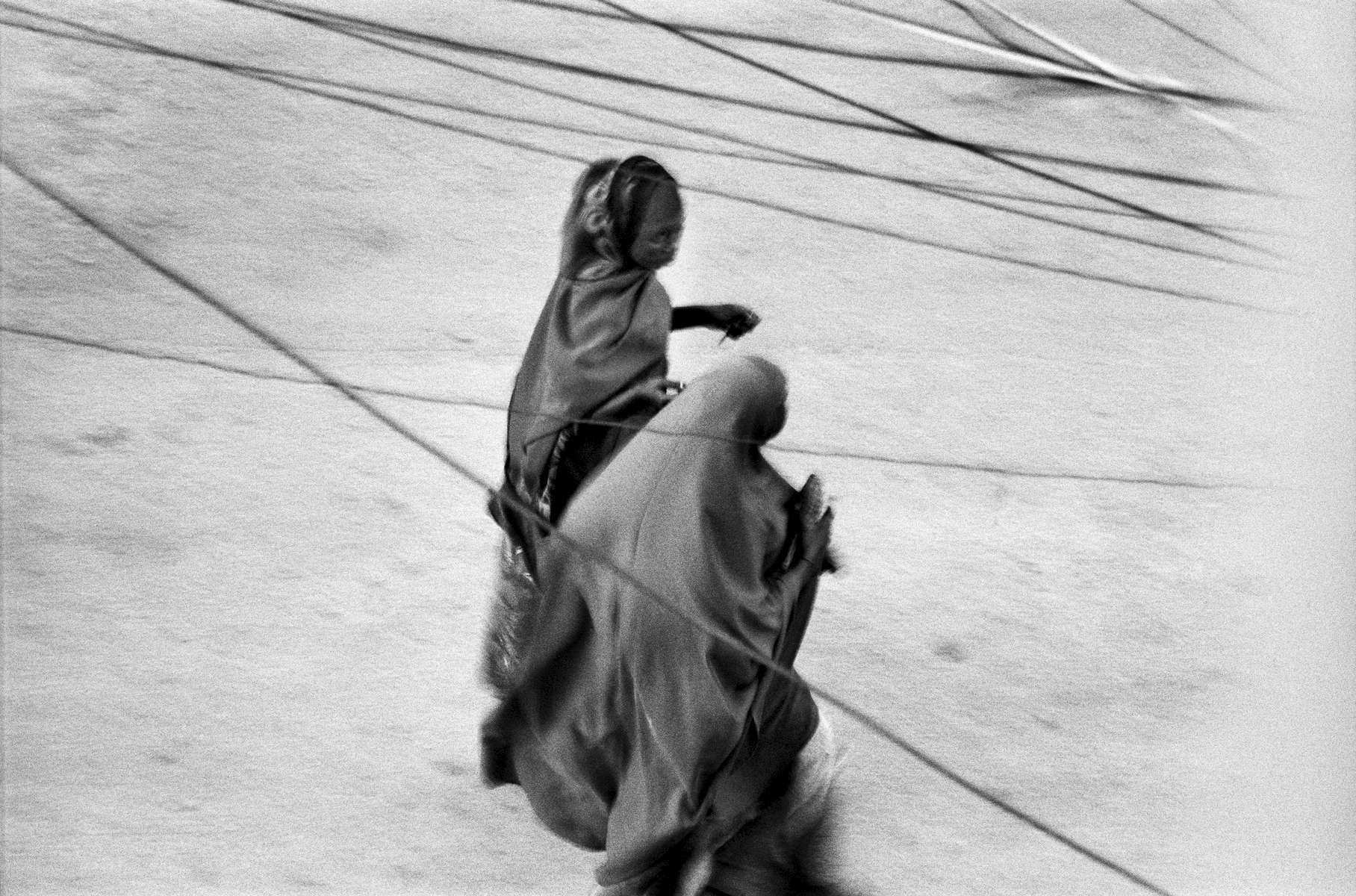  Burka Movement / Mogadishu Somalia / 2/25 / 900 USD 