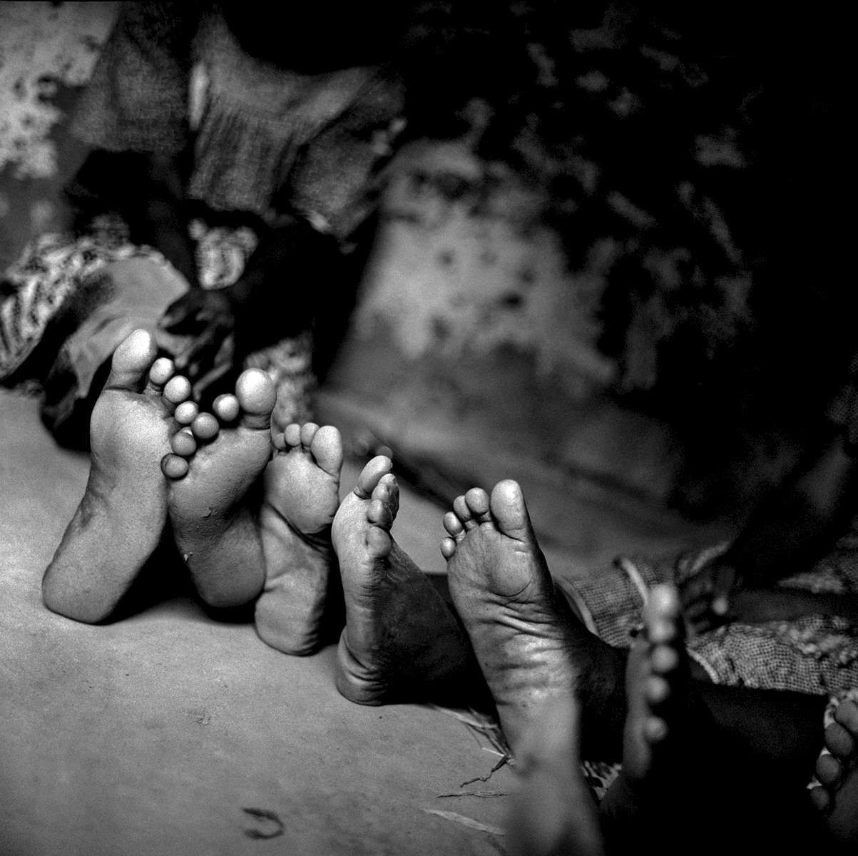  Funeral Gathering / Makoua RCongo / 3/25 / 1200 USD 