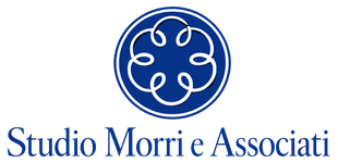 Logo di Studio Morri e Associati con emblema circolare blu e testo su sfondo bianco.