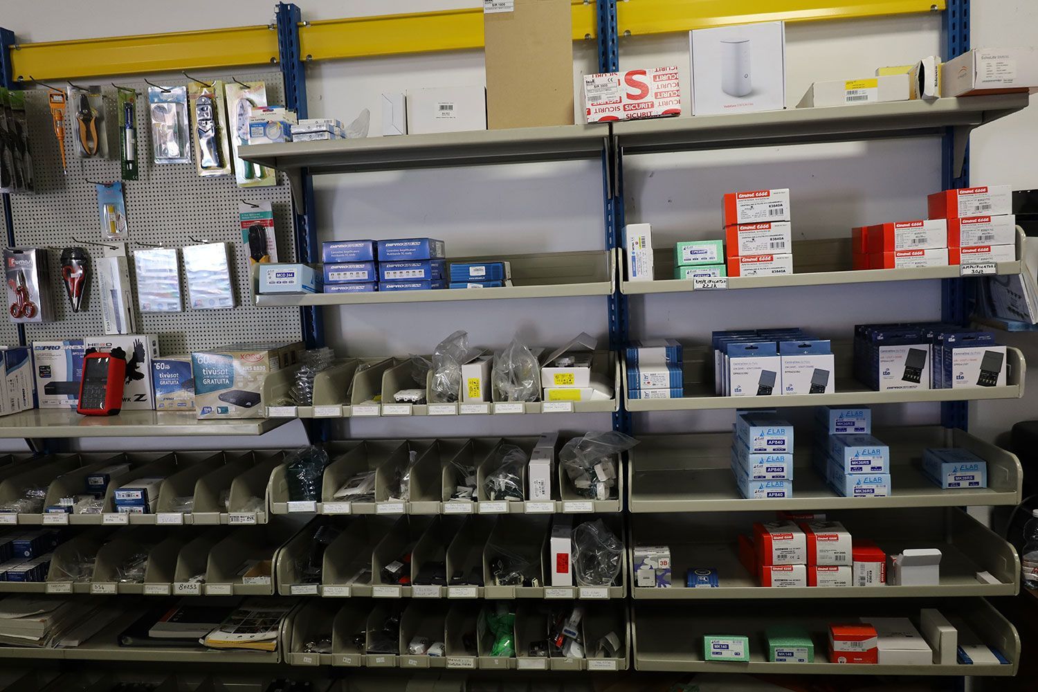 componenti di elettronica in vendita