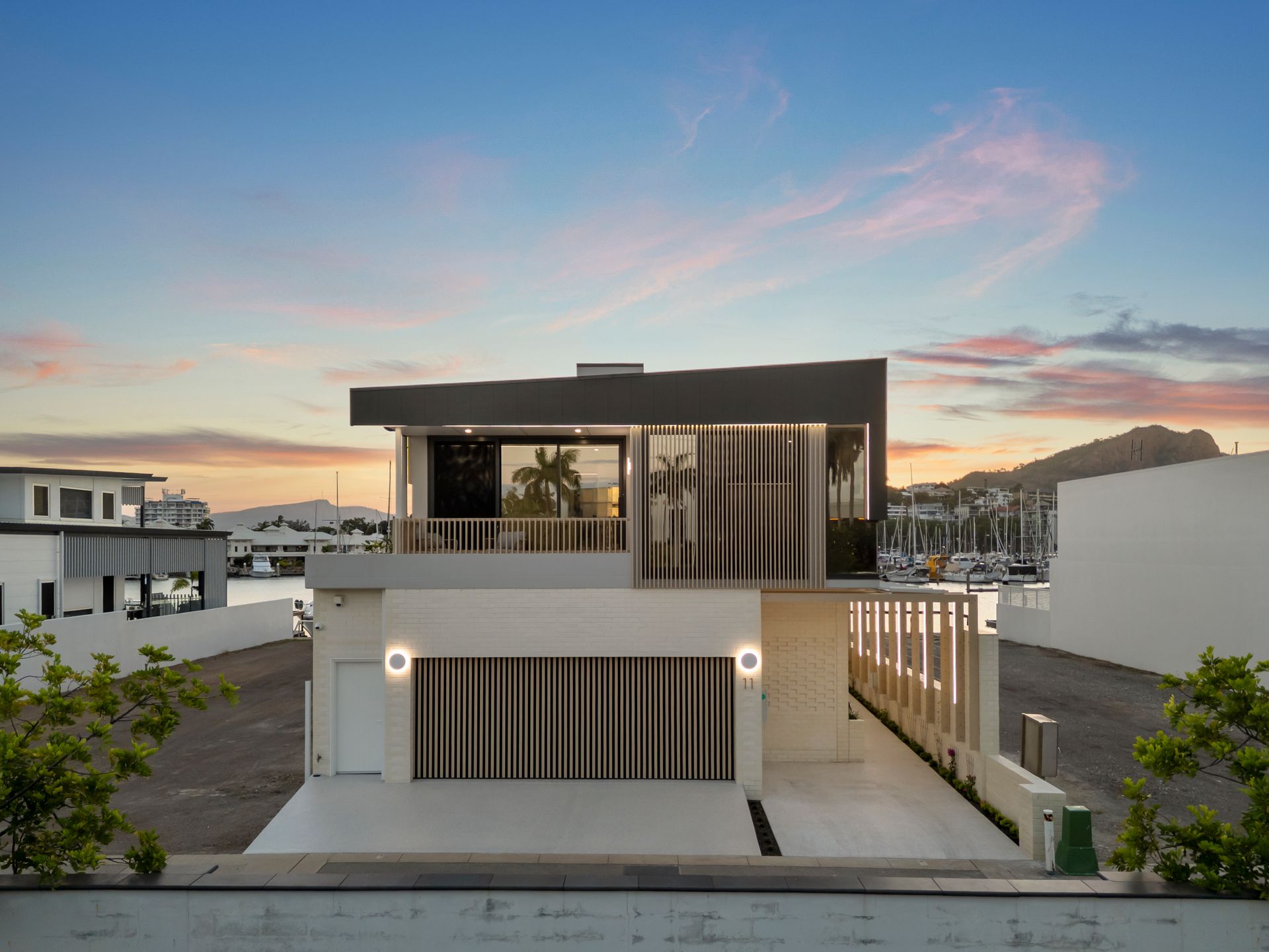 Modern Two-story House With a Rooftop Terrace at Sunset — Simon Bell Constructions in Alice River, QLD