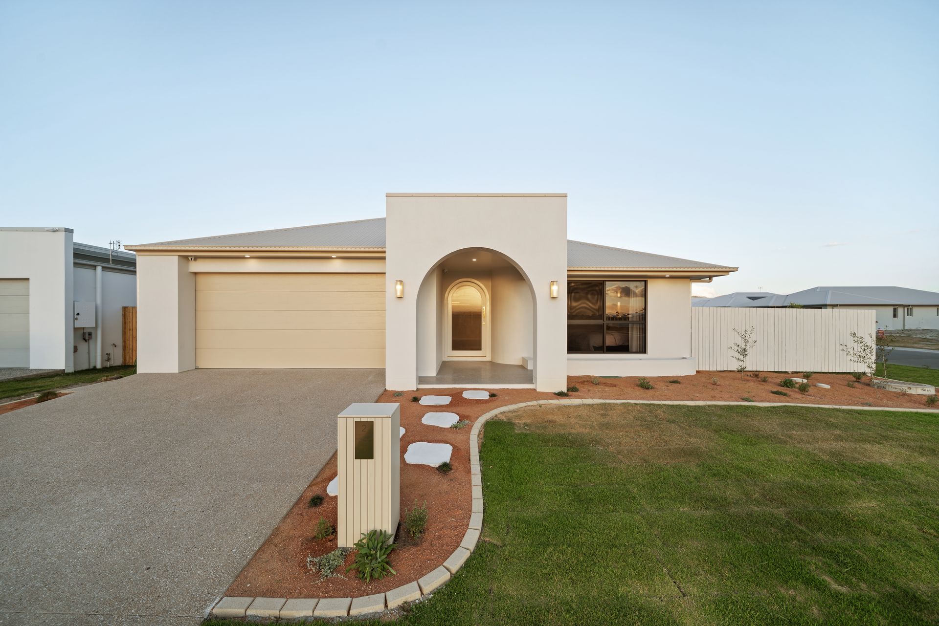 Modern Single-story House With a Garage, Arched Entryway — Simon Bell Constructions in Alice River, QLD