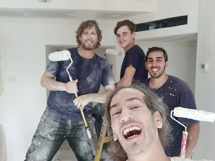 הצוות של פרש אנד קלין בביצוע עבודות שיפוצים
