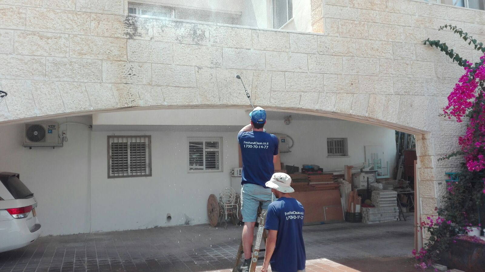 wash façades using high pressure water