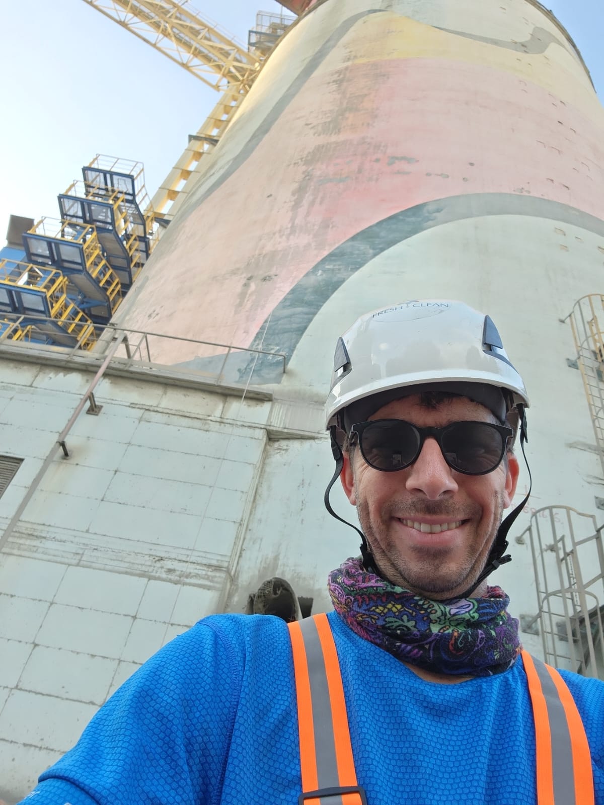 עבודות חידוש וצבע חוץ למכלי סילו וממגורות הצוות של פרש אנד קלין
