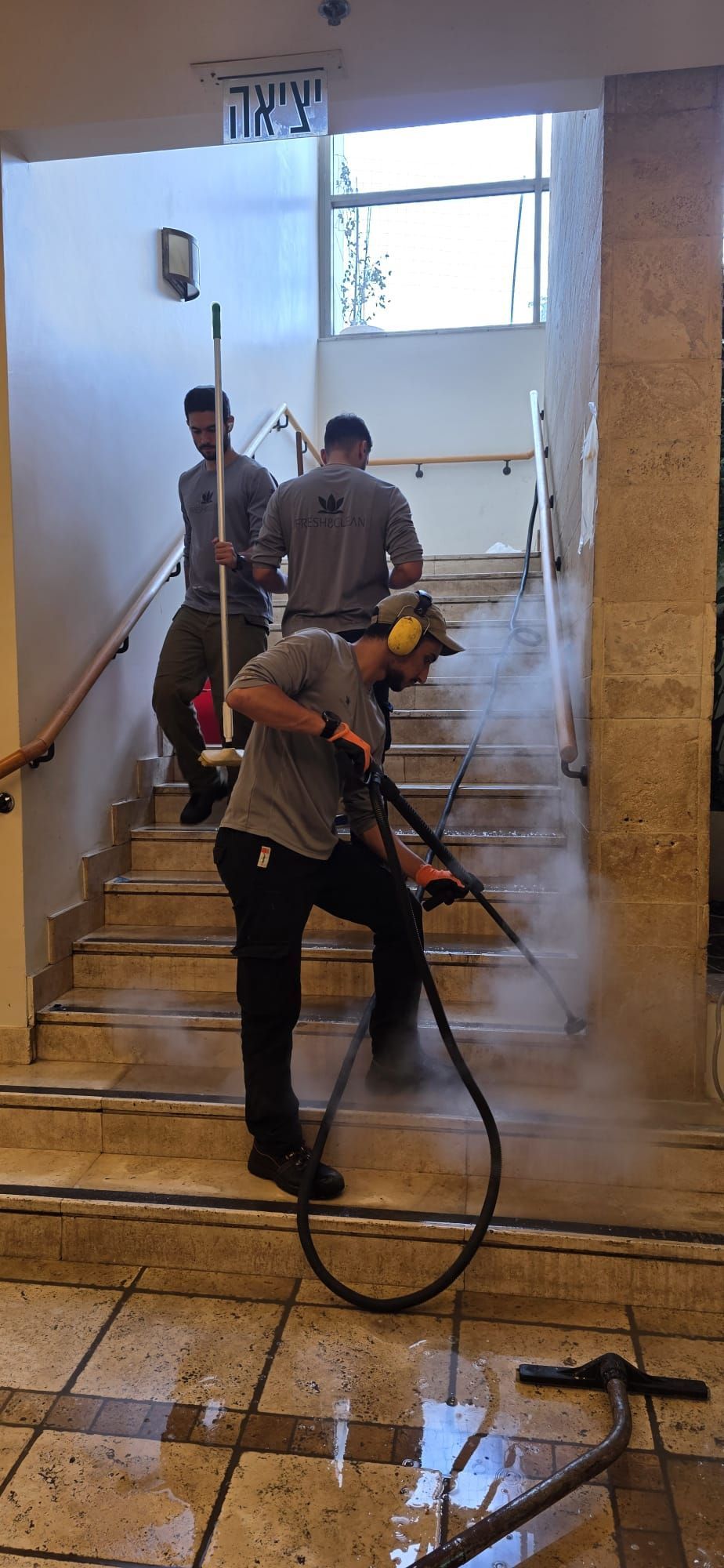 ניקוי אבן בקיטור, ניקוי רצפה באמצעות קיטור, ניקוי מדרגות, ניקוי במלונות , ניקוי בית מלון
