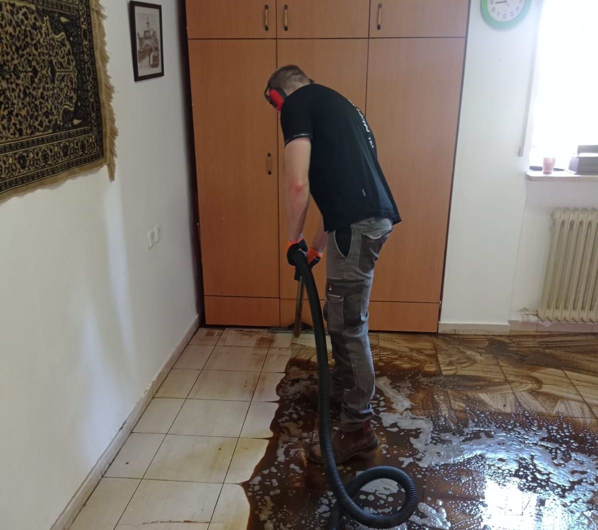 ניקוי רצפה הצפת ביוב
