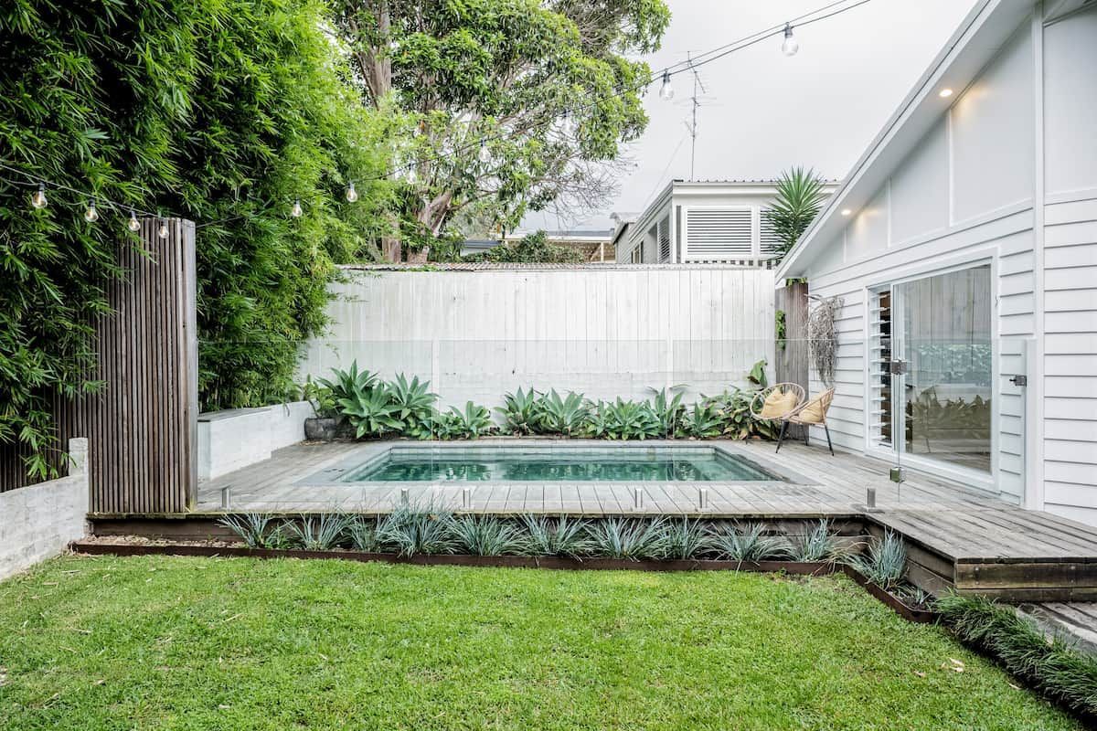 There Is A Large Swimming Pool In The Backyard Of A House — DeBu Studios In Russell Vale, NSW