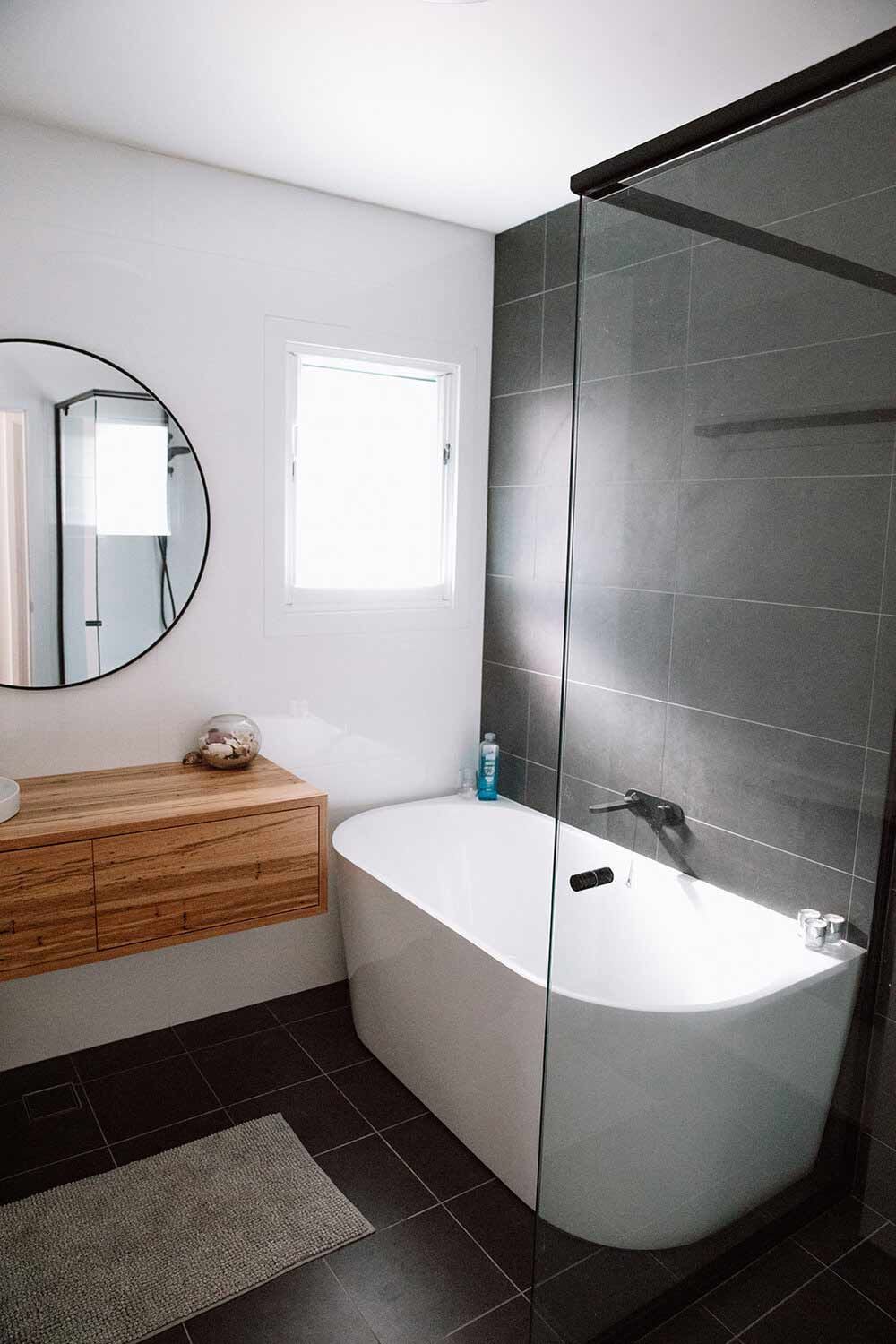 A Bathroom With a Bathtub — DeBu Studios In Russell Vale, NSW