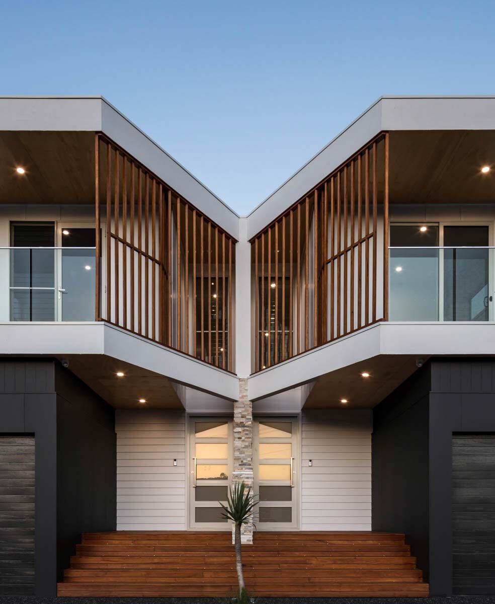 A Modern House With Two Balconies and a Tree in Front of It — DeBu Studios In Russell Vale, NSW