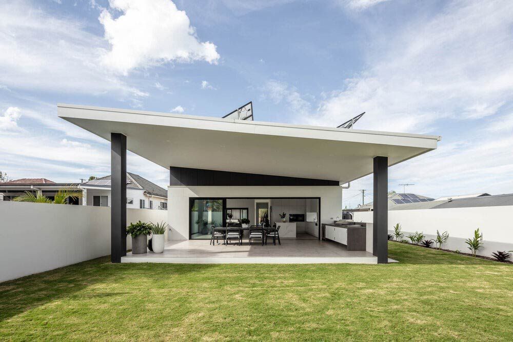 A Modern House With a Large Lawn in Front of It — DeBu Studios In Russell Vale, NSW
