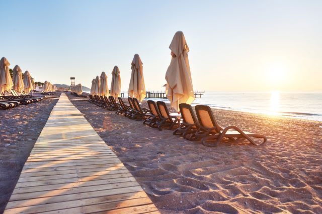 LETTINI E OMBRELLONI GRATIS PER DISABILI: VEDI LE SPIAGGE
