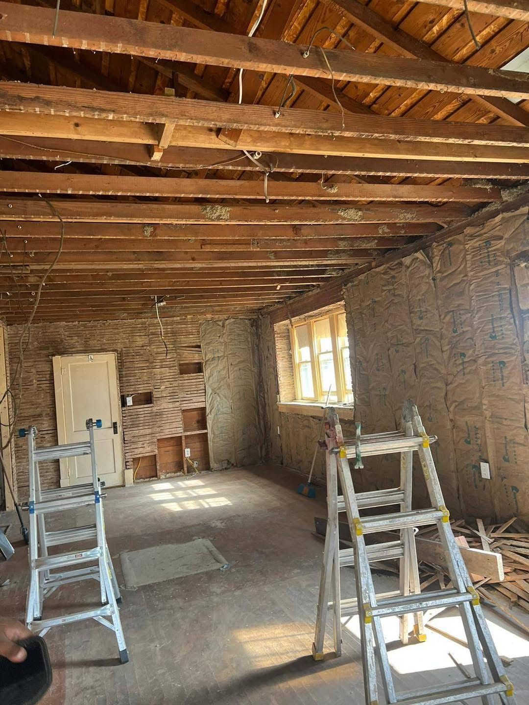 A room with a ladder in the middle of it.