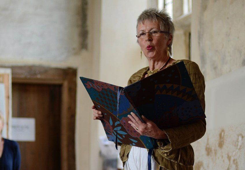 Lesley reading poems