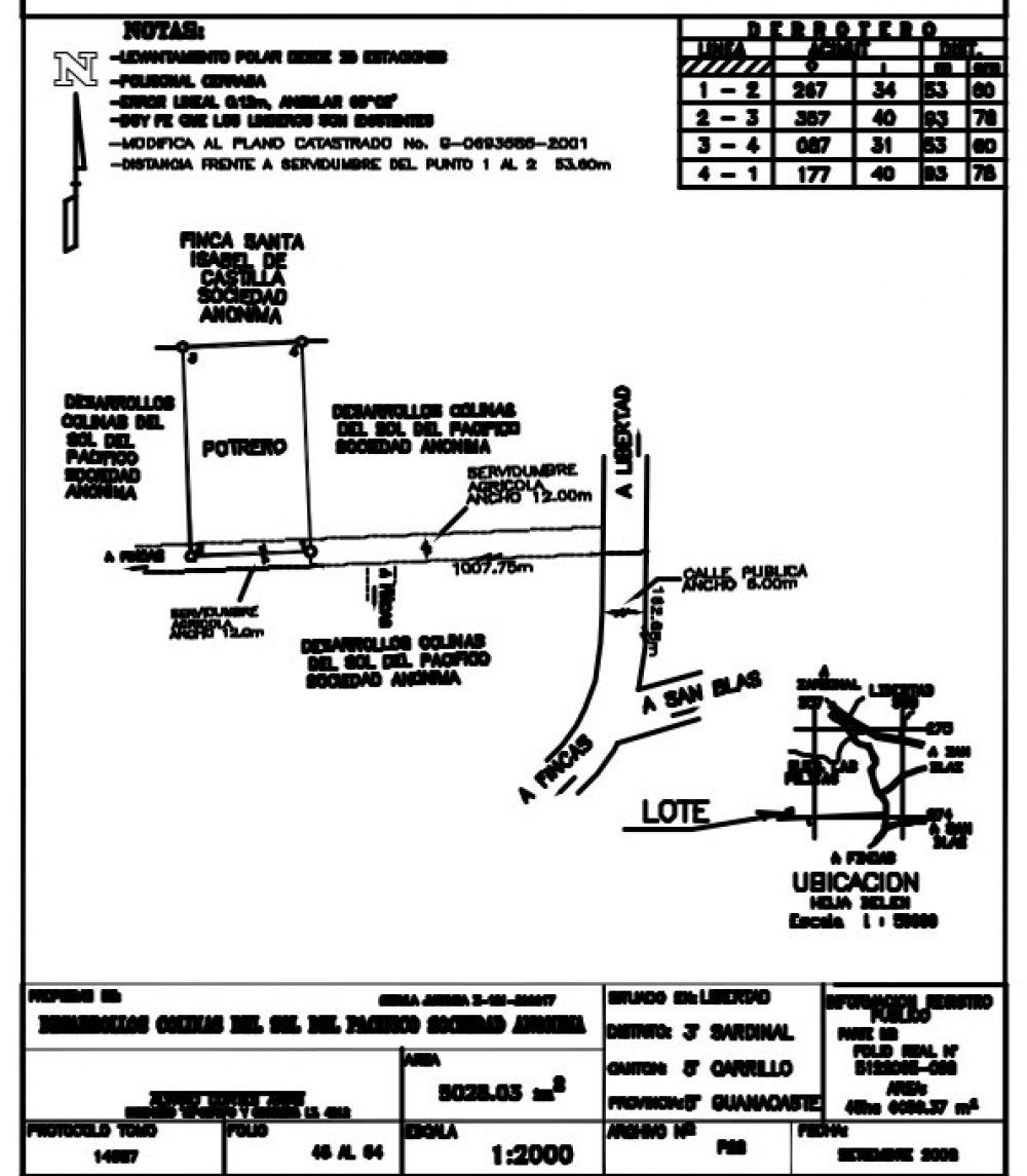 Map with labels in Spanish detailing the layout of a building or property, showing surrounding areas and dimensions.