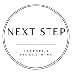 Logo reading “NEXT STEP” with “LEEFSTIJL BEGELEIDING” inside a thin double circle on white background