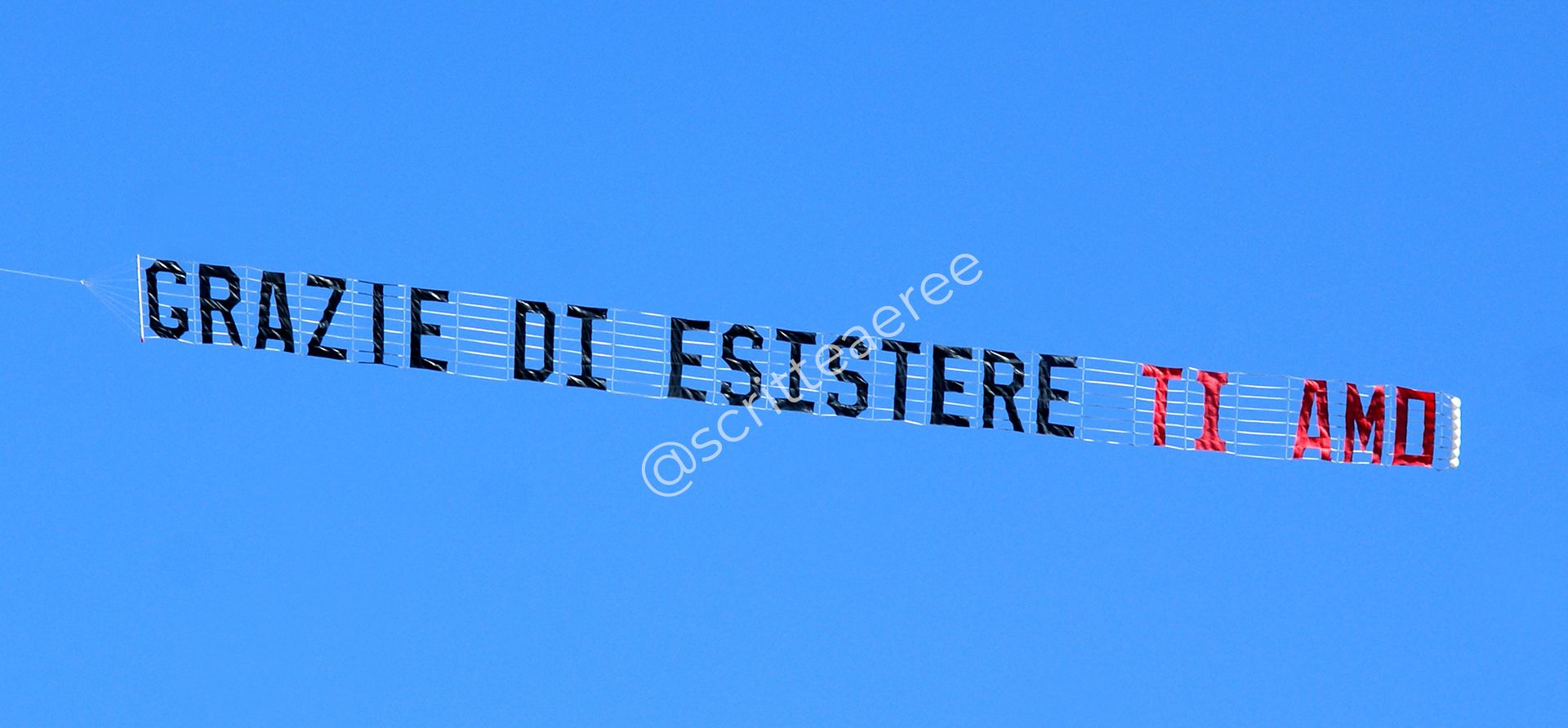 scritte aeree, messaggio aereo ringraziamento e ti amo
