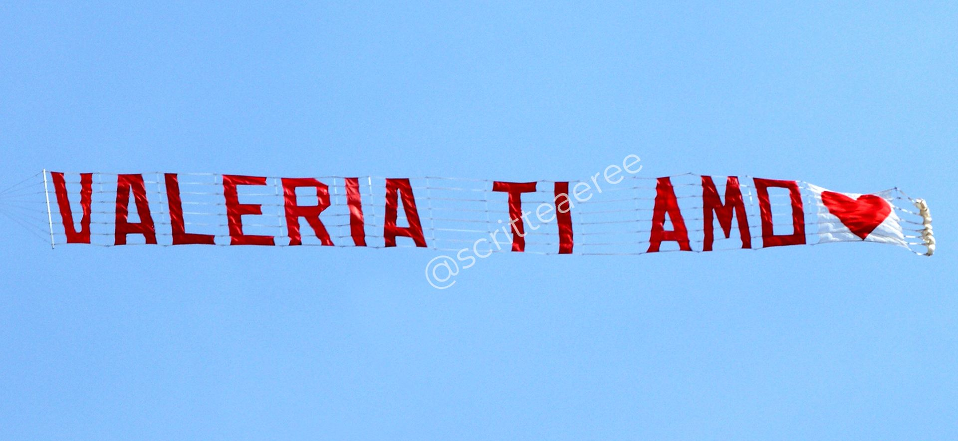 scritta aerea, messaggio aereo ti amo