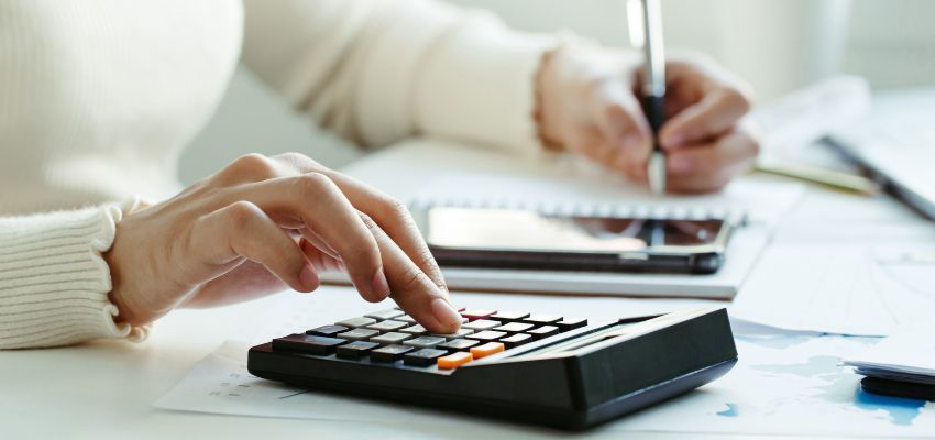 The Canadian resident is calculating to get an idea of how much GST/HST credit she may get.
