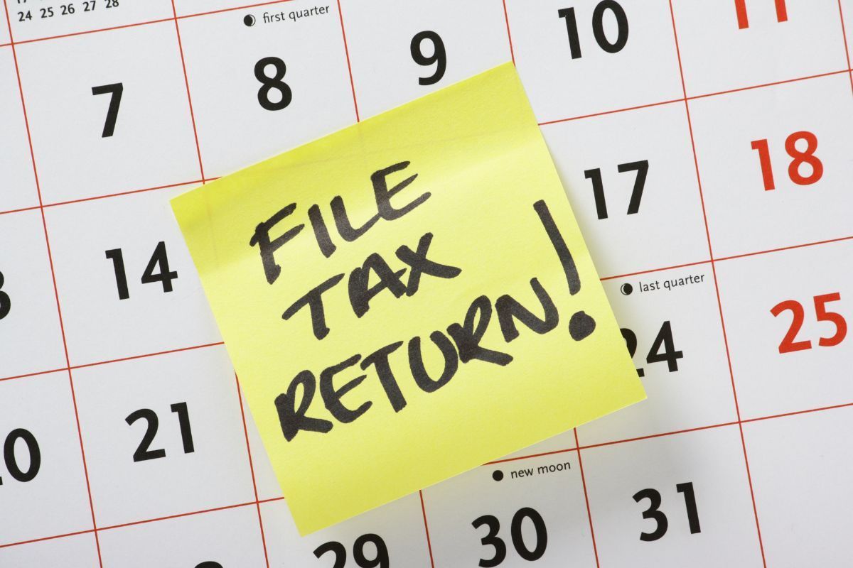 A calendar with a reminder note for filing Canadian taxes.